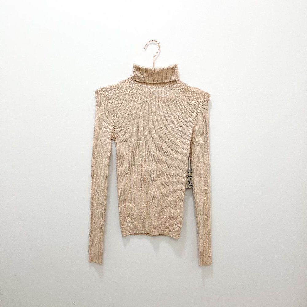NWT BEIGE ACTIVE USA TURTLE LONGE SLEEVE